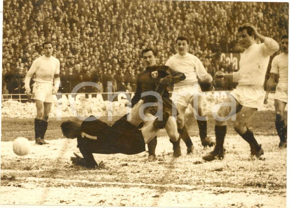 1960 ca CALCIO SERIE A TORINO-GENOA Respinta di Lido VIERI su Gastone BEAN *Foto