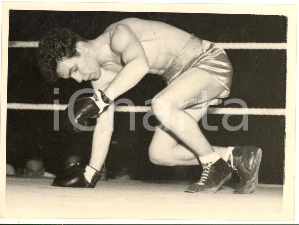 1955 LONDON BOXE Dai DOWER slipped during the match against Nazzareno GIANNELLI