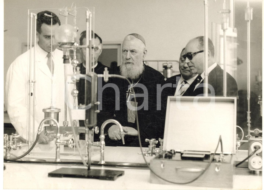 Fotografia d epoca originale 1958 SAN DONATO MILANESE Card. EugÃ¨ne TISSERANT in visita ai laboratori ENI Foto 1