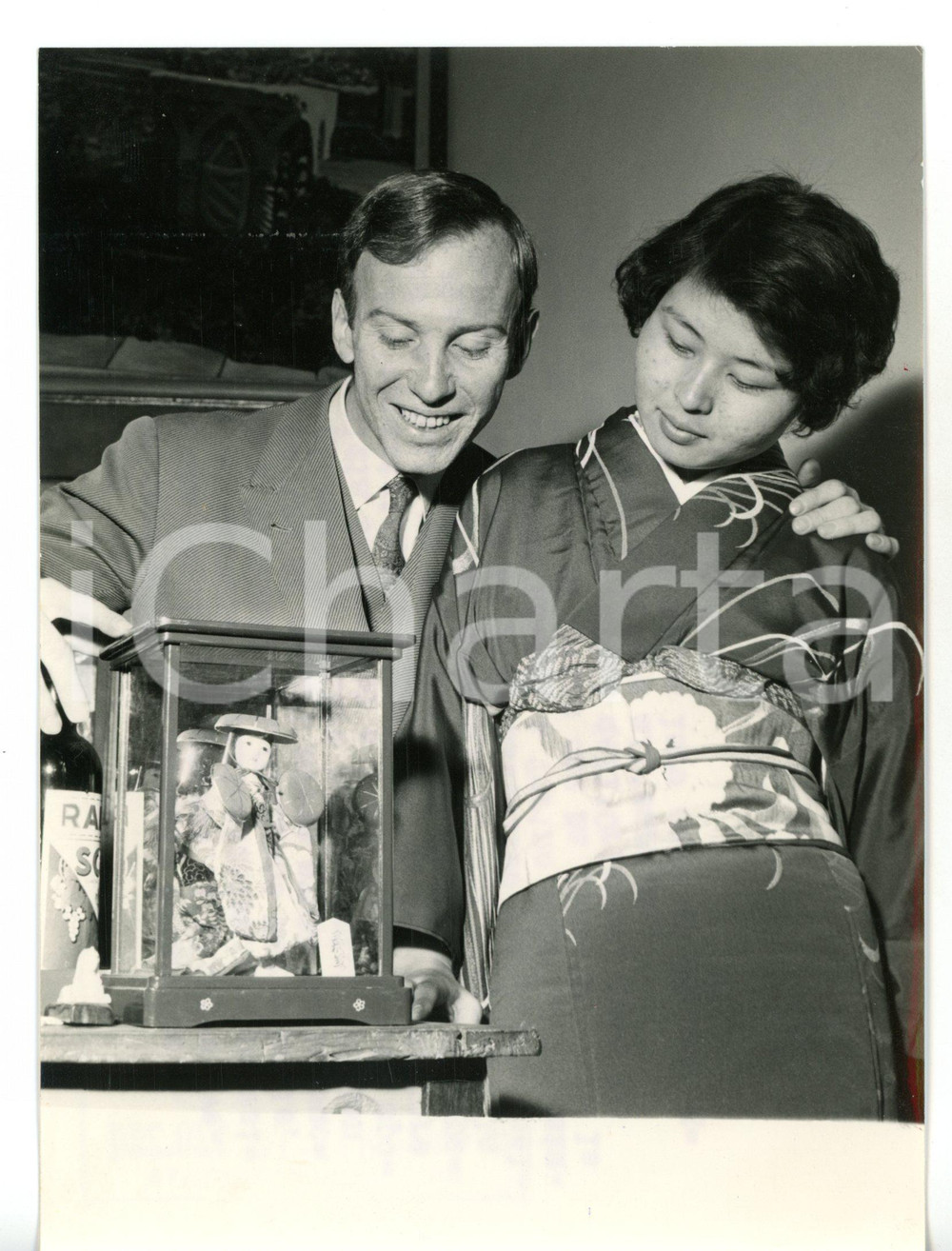1958 TORINO Pittore Raoul Maria DE ANGELIS con la moglie giapponese *Foto 13x18