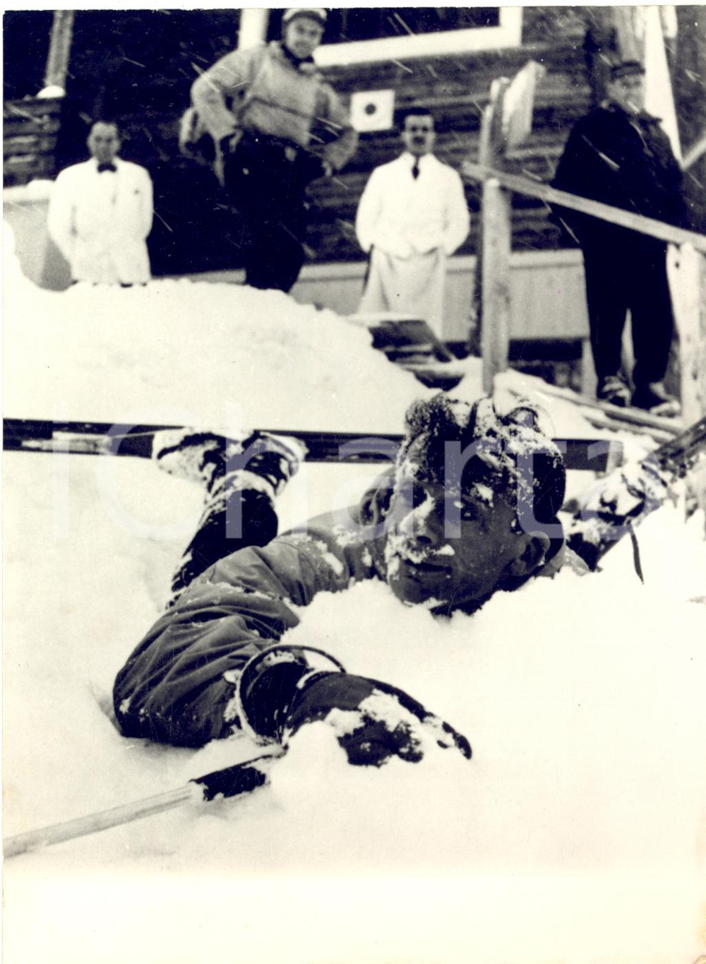 1954 MEGEVE Maurice BAQUET tombé dans la neige pendant un documentaire *Photo