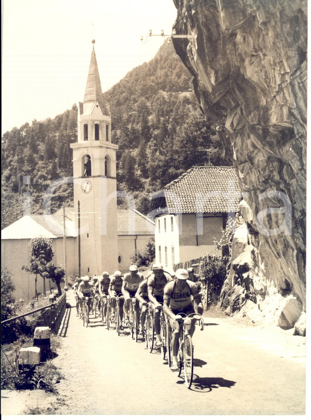 1958 CICLISMO GIRO D'ITALIA TRENTINO La squadra LEGNANO in salita - Foto 13x18