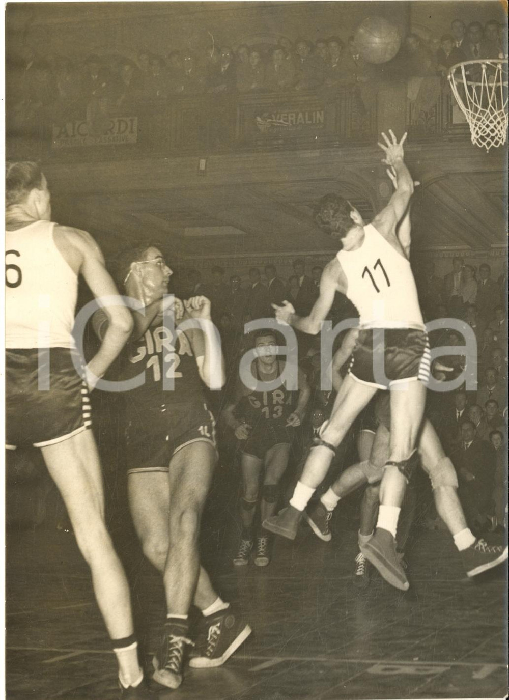1953 BASKET GIRA - VIRTUS BOLOGNA 63-50 Carlo NEGRONI a canestro *Foto