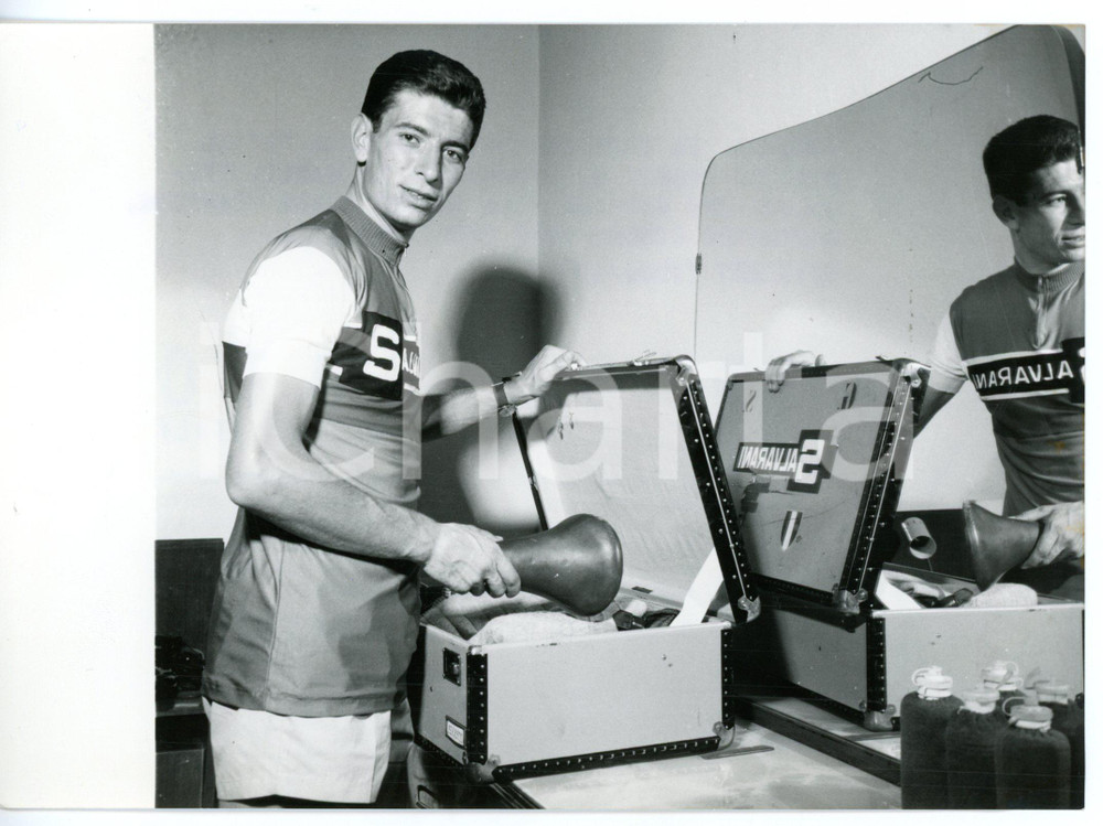 1967 MILANO - CICLISMO Felice GIMONDI con maglia SALVARANI *Foto 18x13 cm