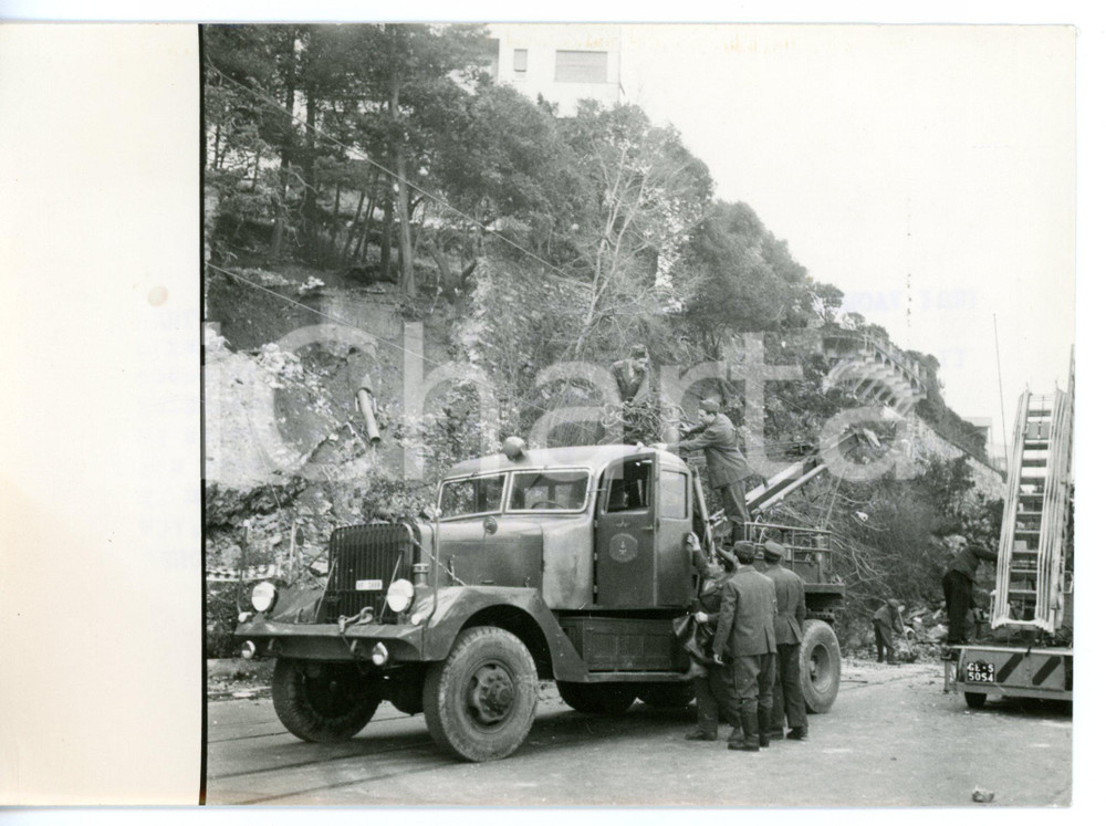 1958 GENOVA - STURLA Intervento dei Vigili del Fuoco dopo una frana *Foto 18x13