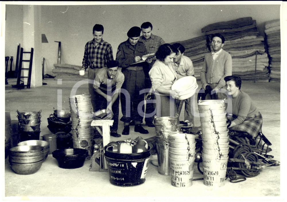 1953 TRIESTE Personale civile prepara asta dei beni anglo-americani - Foto 18x13