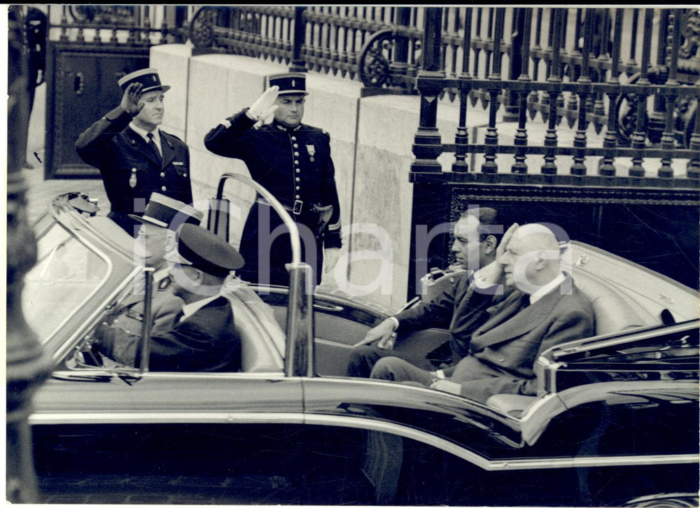 1963 PARIS Roi HASSAN II du Maroc au Quai d'Orsay avec le Général DE GAULLE