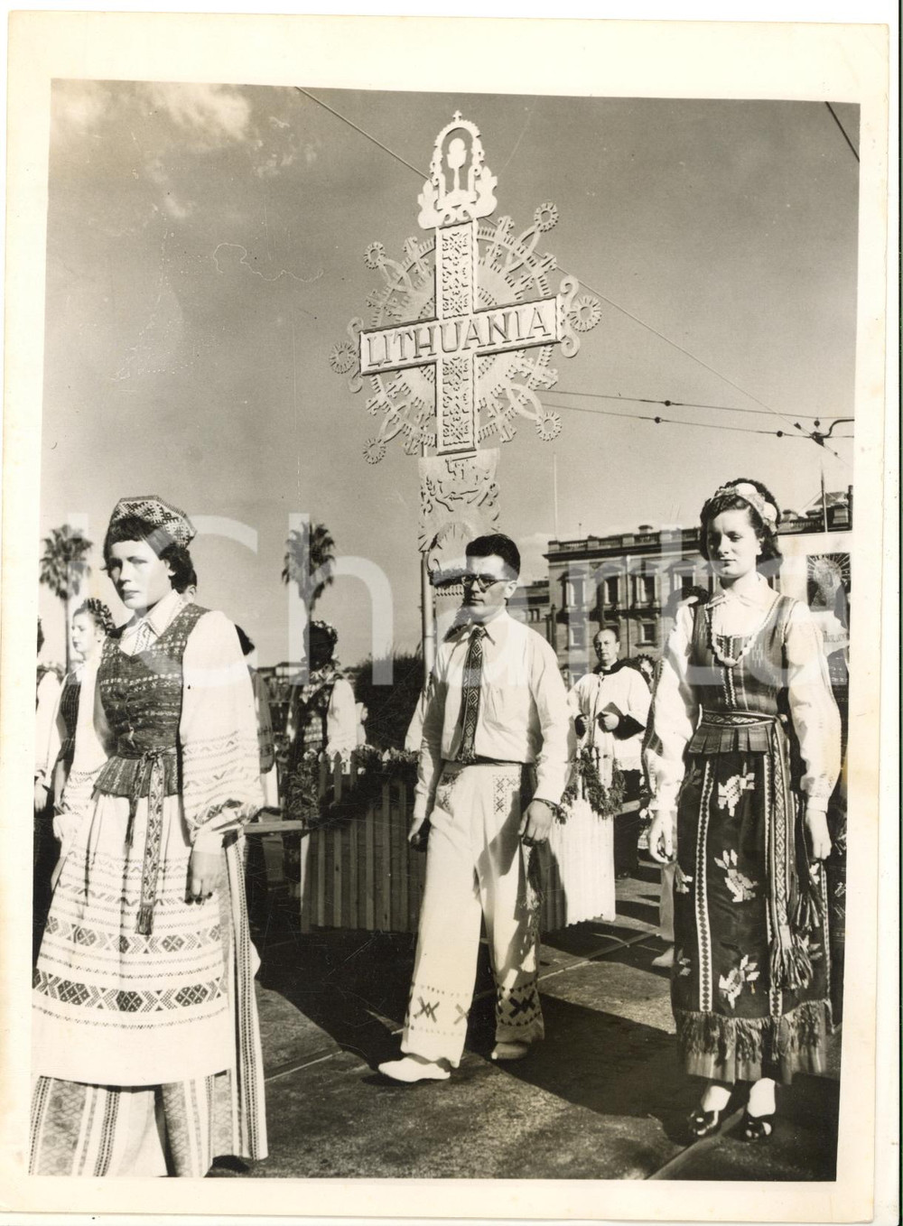 1953 SYDNEY Eucharistic Congress - Lithuanians in national costume *Photo