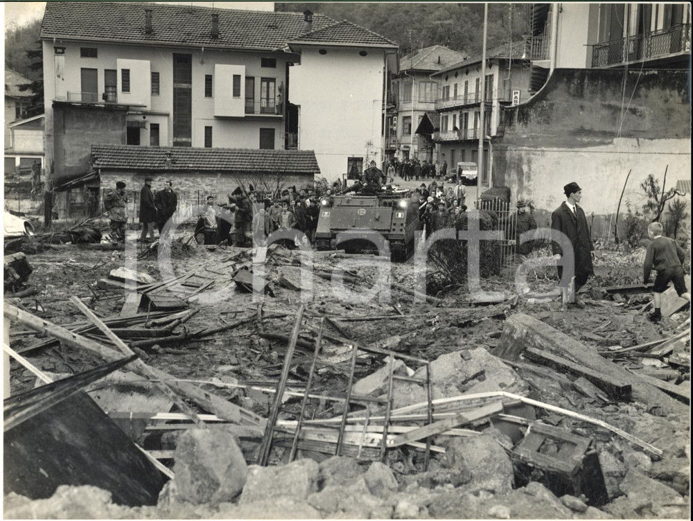 1968 ALLUVIONE VALLE MOSSO / BIELLA Soccorso con i carri armati - Foto 24x18 cm