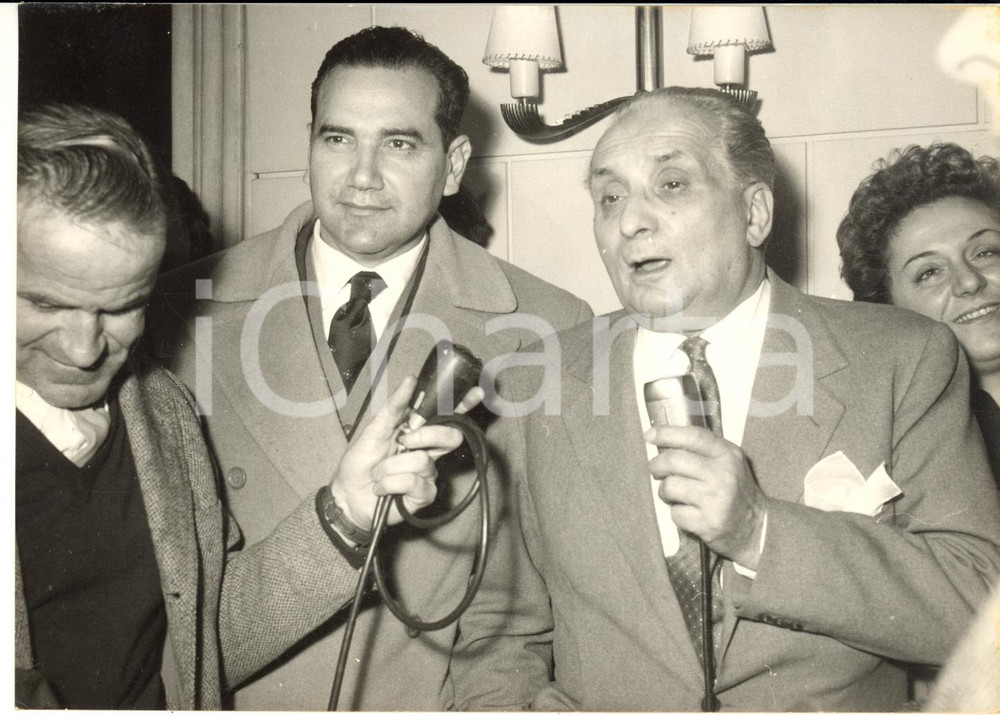 1958 ROMA Giovanni Battista MENEGHINI in conferenza stampa per Maria Callas