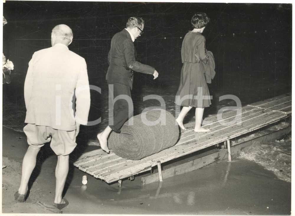 1961 PORTOFINO Maria CALLAS scende dal panfilo di Aristotele ONASSIS - Foto