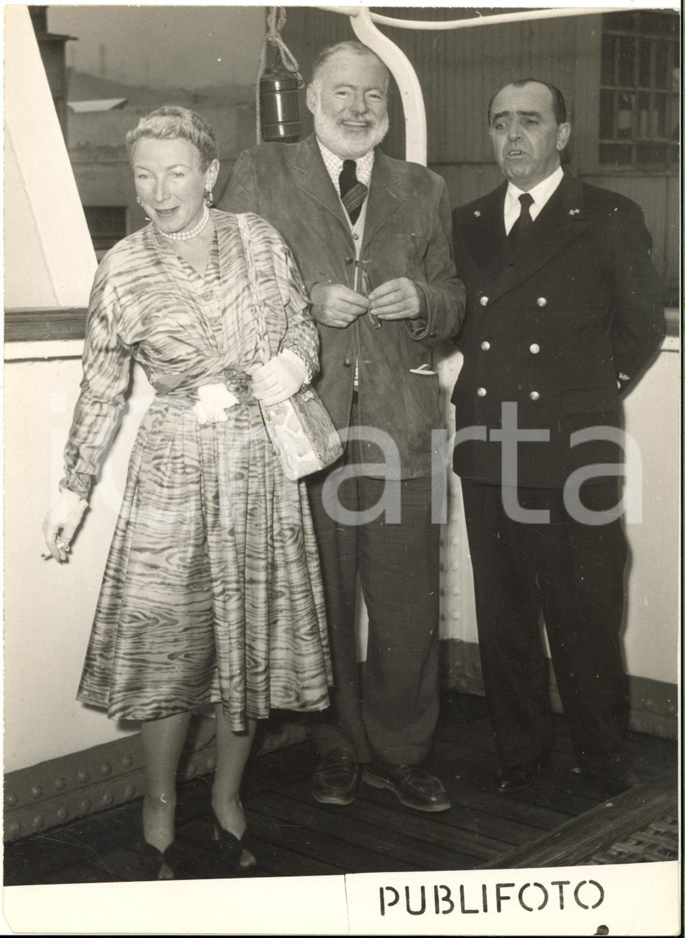 1954 GENOVA Ernest HEMINGWAY con la moglie Mary WELSH sul piroscafo MOROSINI (2)