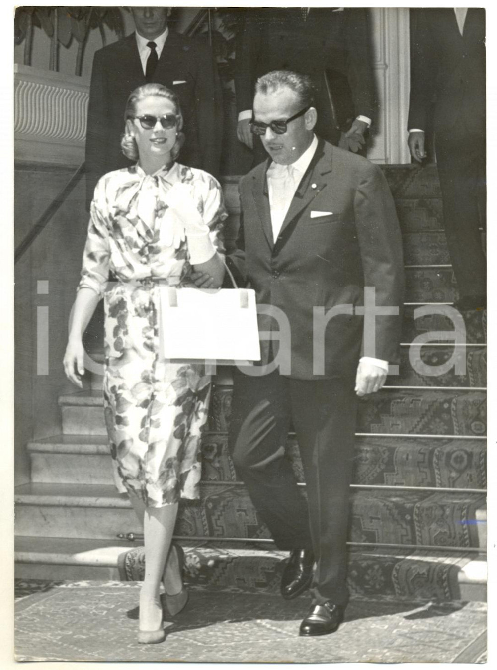 1959 ROMA Principi Ranieri e Grace di Monaco escono dal Grand Hotel *Foto