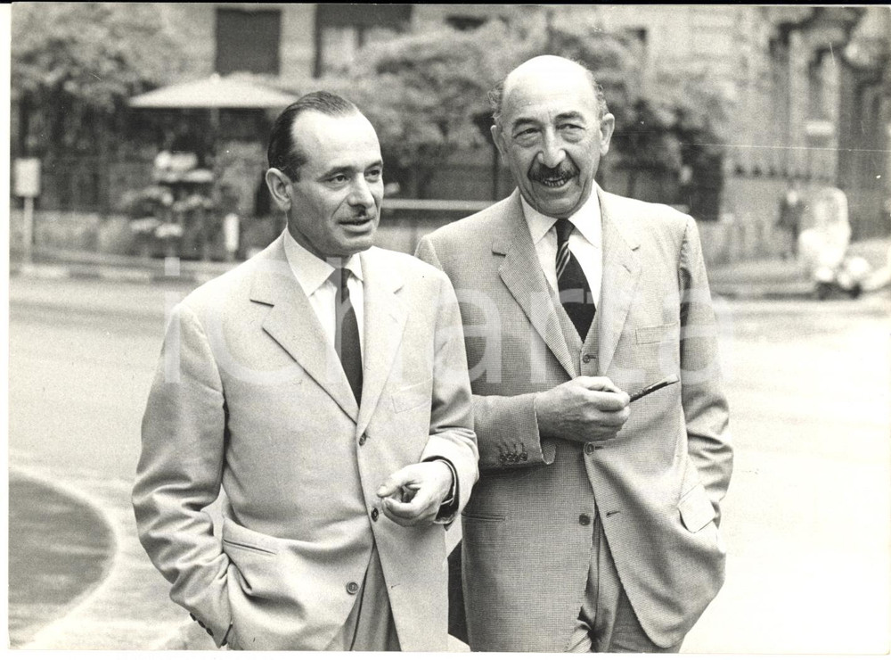 Fotografia d epoca originale 1964 MILANO Vicequestore Mario NARDONE con Cesare POLACCO Ispettore Rock Foto 1