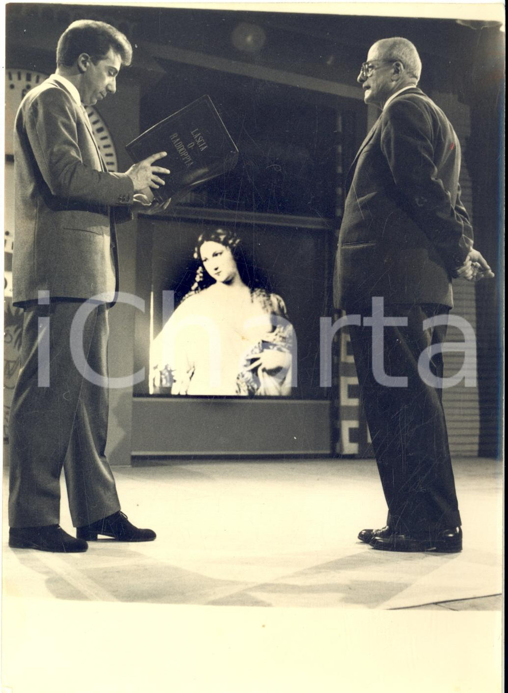 1956 LASCIA O RADDOPPIA? Mike BONGIORNO con il concorrente Ario BONELLI *Foto