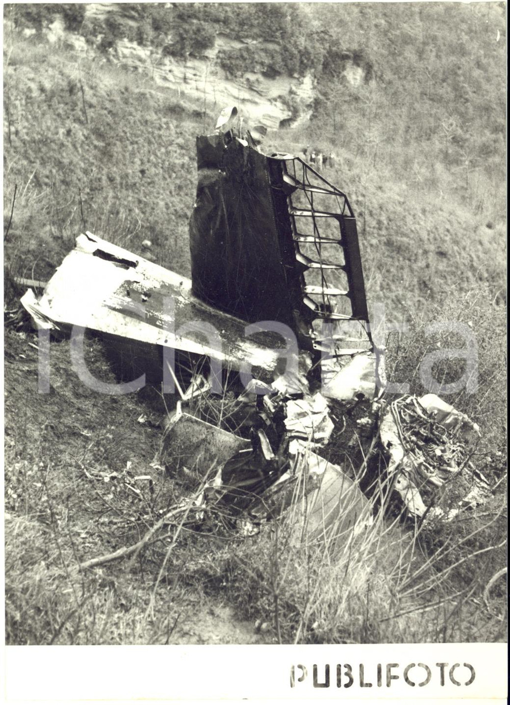 1958 NAPOLI Incidente aereo - Rottami di un bimotore da turismo *Foto 13x18 cm