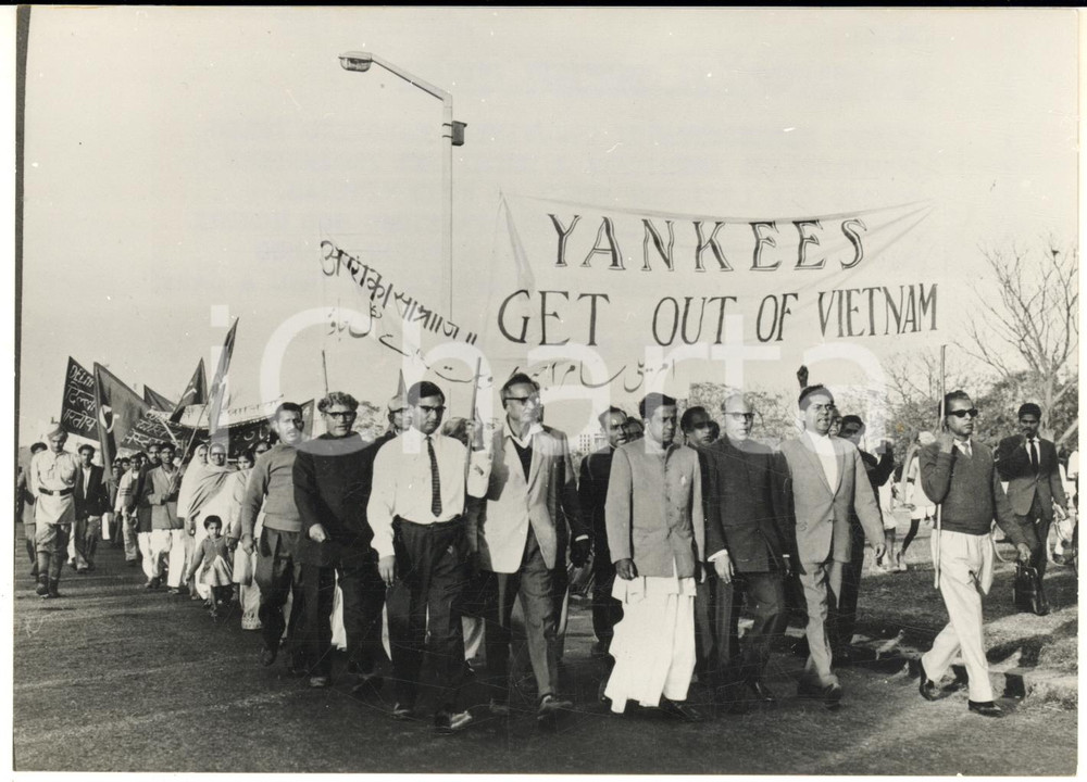 1965 DELHI (INDIA) Manifestanti comunisti contro gli americani in Vietnam *Foto