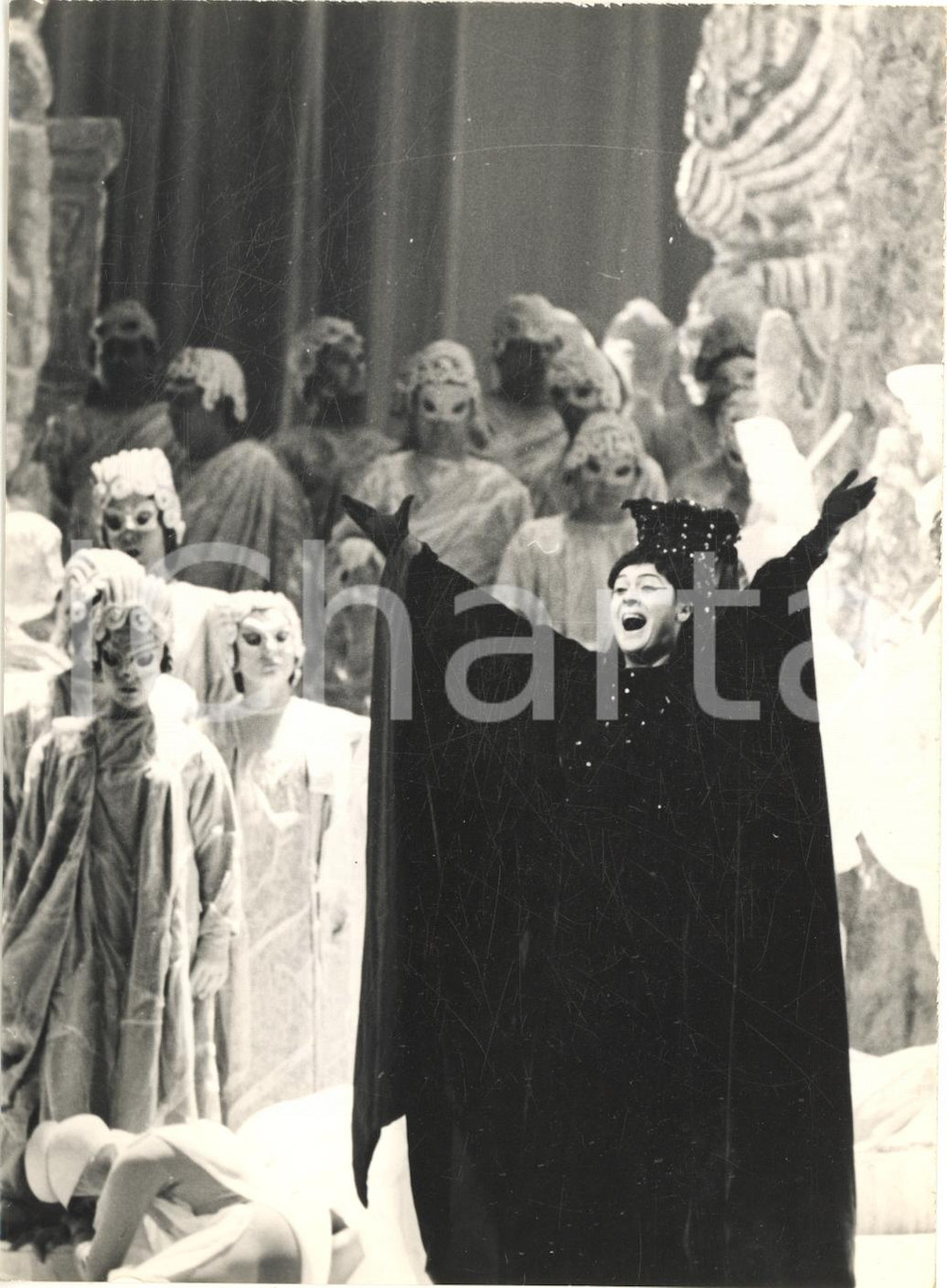 1966 MILANO Teatro alla Scala - "Olimpia" Fiorenza COSSOTTO durante le prove