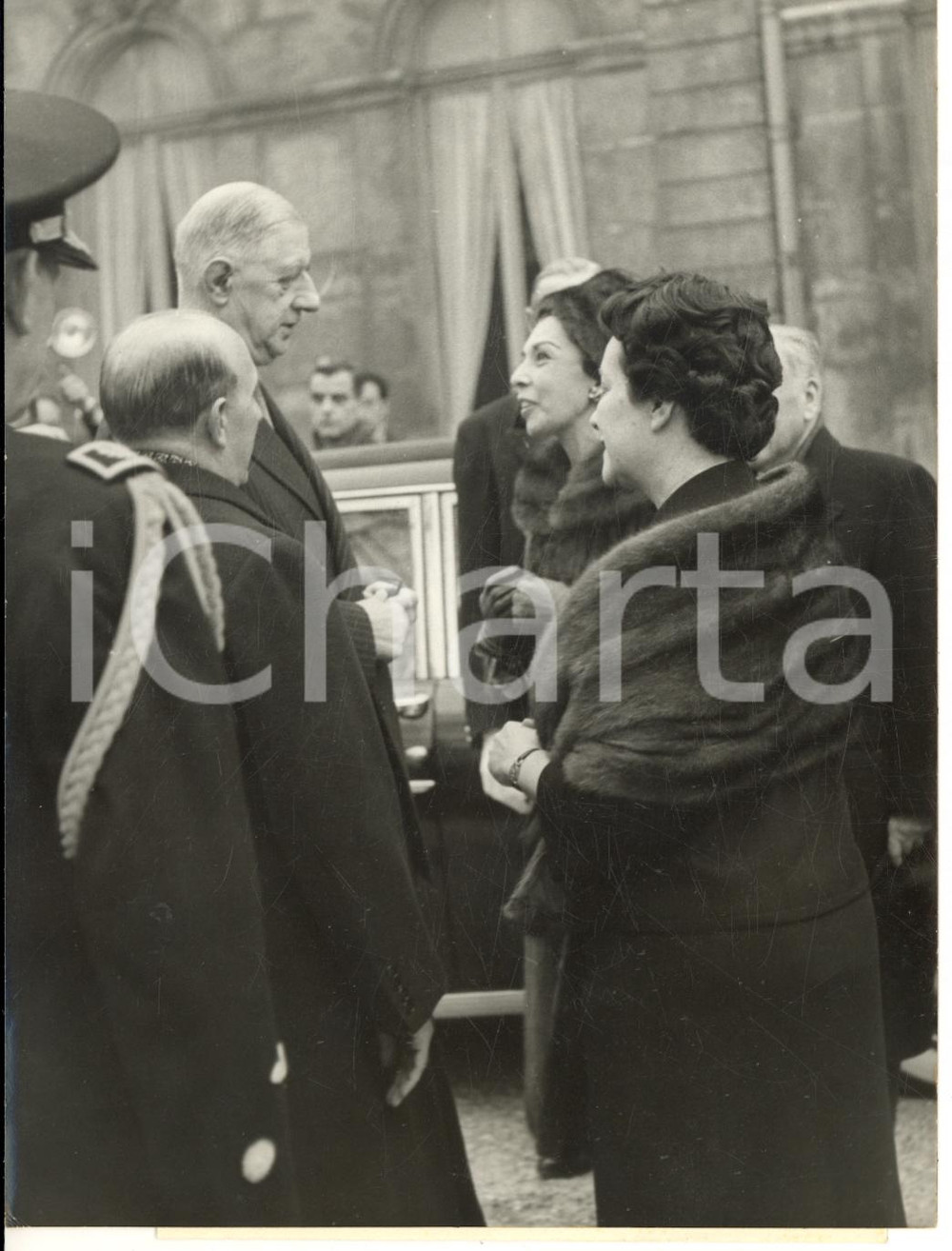 1960 PARIS Manuel PRADO si congeda da Charles DE GAULLE con la moglie - Foto