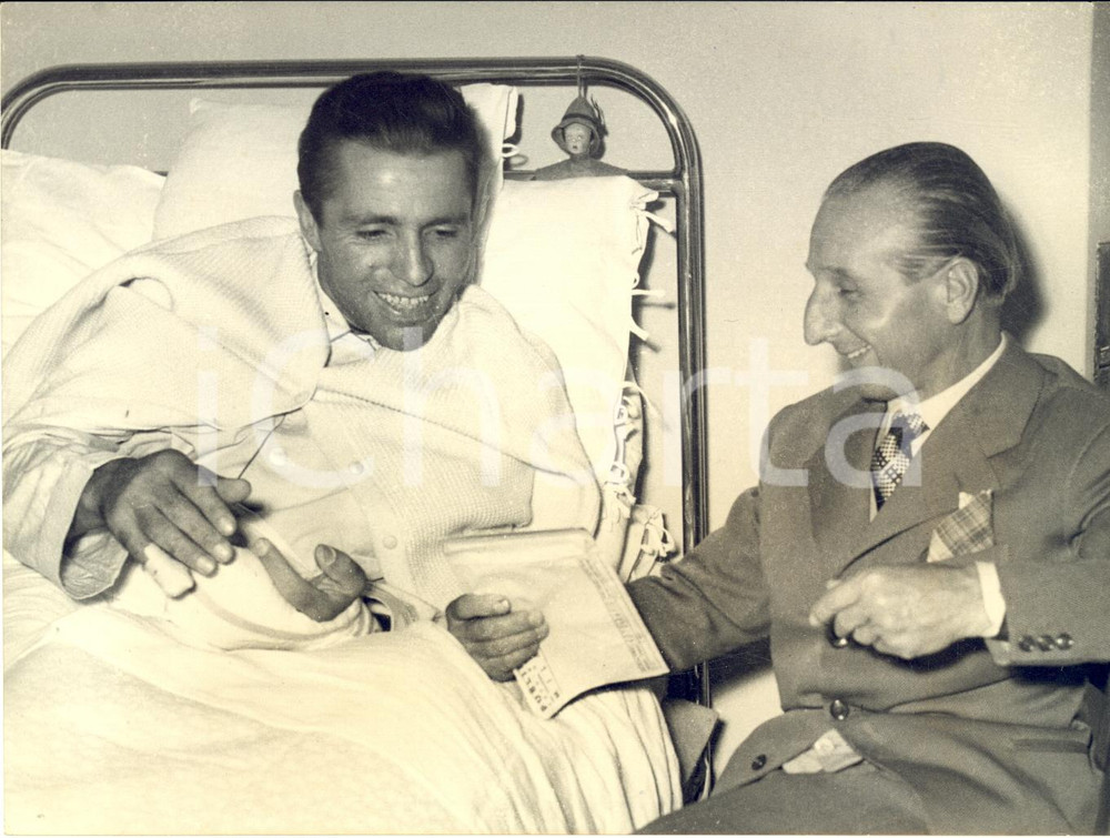 1954 MILANO Visita di Ardito DESIO all'alpinista Achille COMPAGNONI - Foto