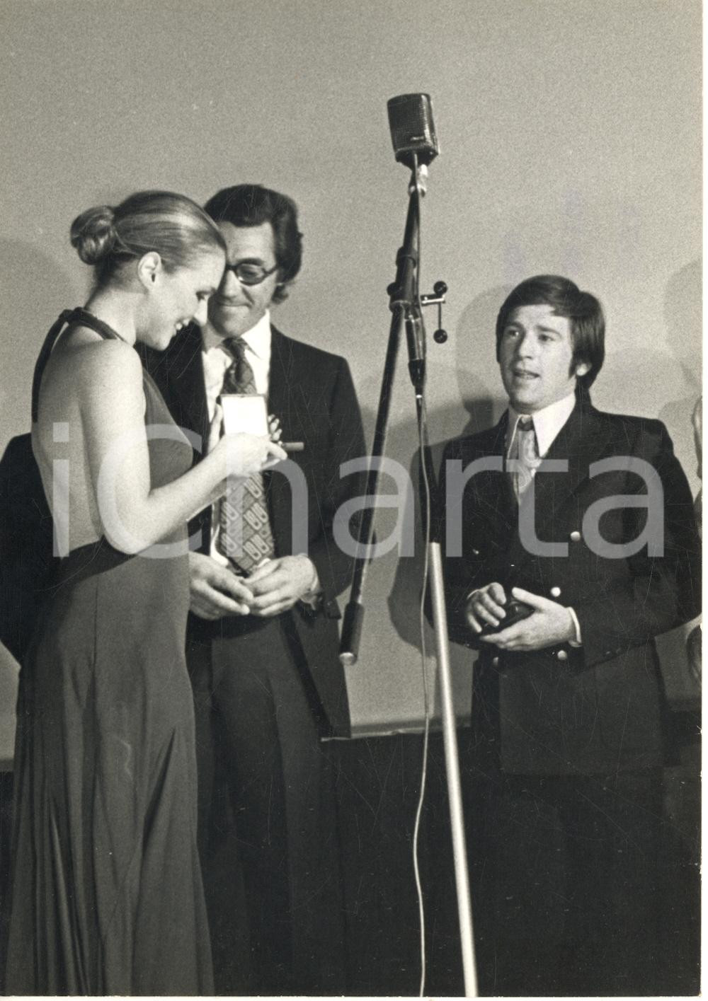 1971 LECCO Premio "Noci d'Oro" - Loretta GOGGI ed Enzo CERUSICO vincitori - Foto