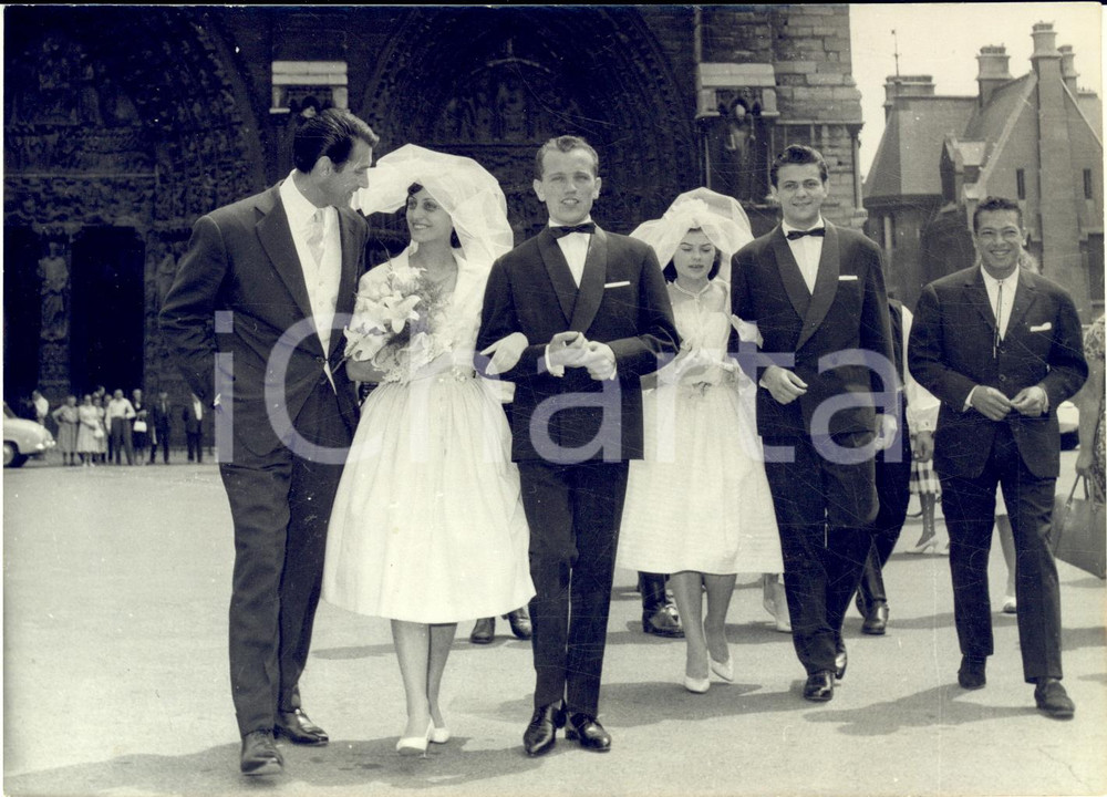 1959 PARIS NOTRE-DAME Mariage de deux couples des Ballets Hongrois - Photo