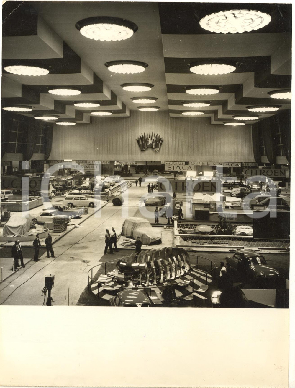 1962 PARIS Salon de l'Automobile - Essais d'éclairage avant l'ouverture *Photo