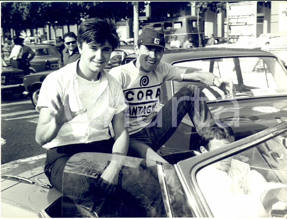 1966 PESCARA CANTAGIRO Bobby SOLO e Gianni MORANDI - Fotografia 24x18 cm