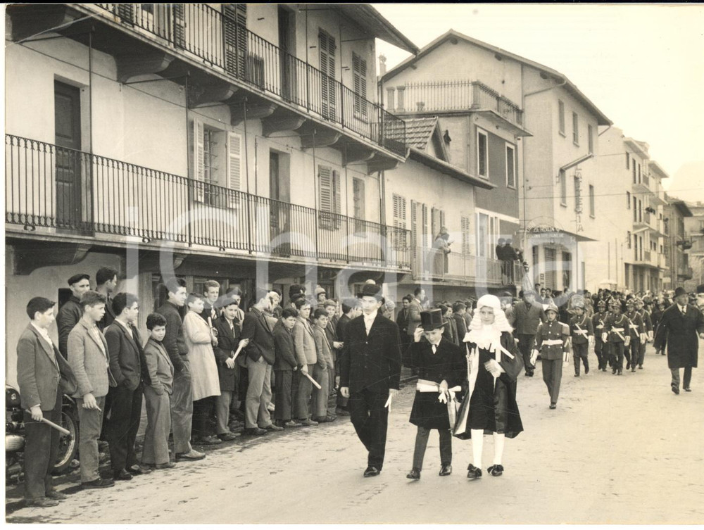 1962 SAINT-VINCENT - CARNEVALE - Sfilata dei bambini in costume *Foto 18x13 cm