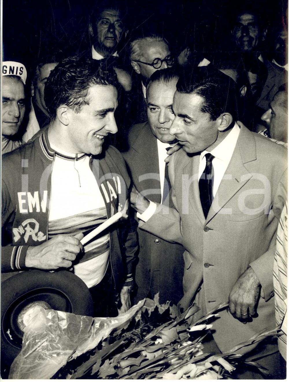 1957 MILANO CICLISMO Campione del mondo Roger RIVIERE con Fausto COPPI *Foto