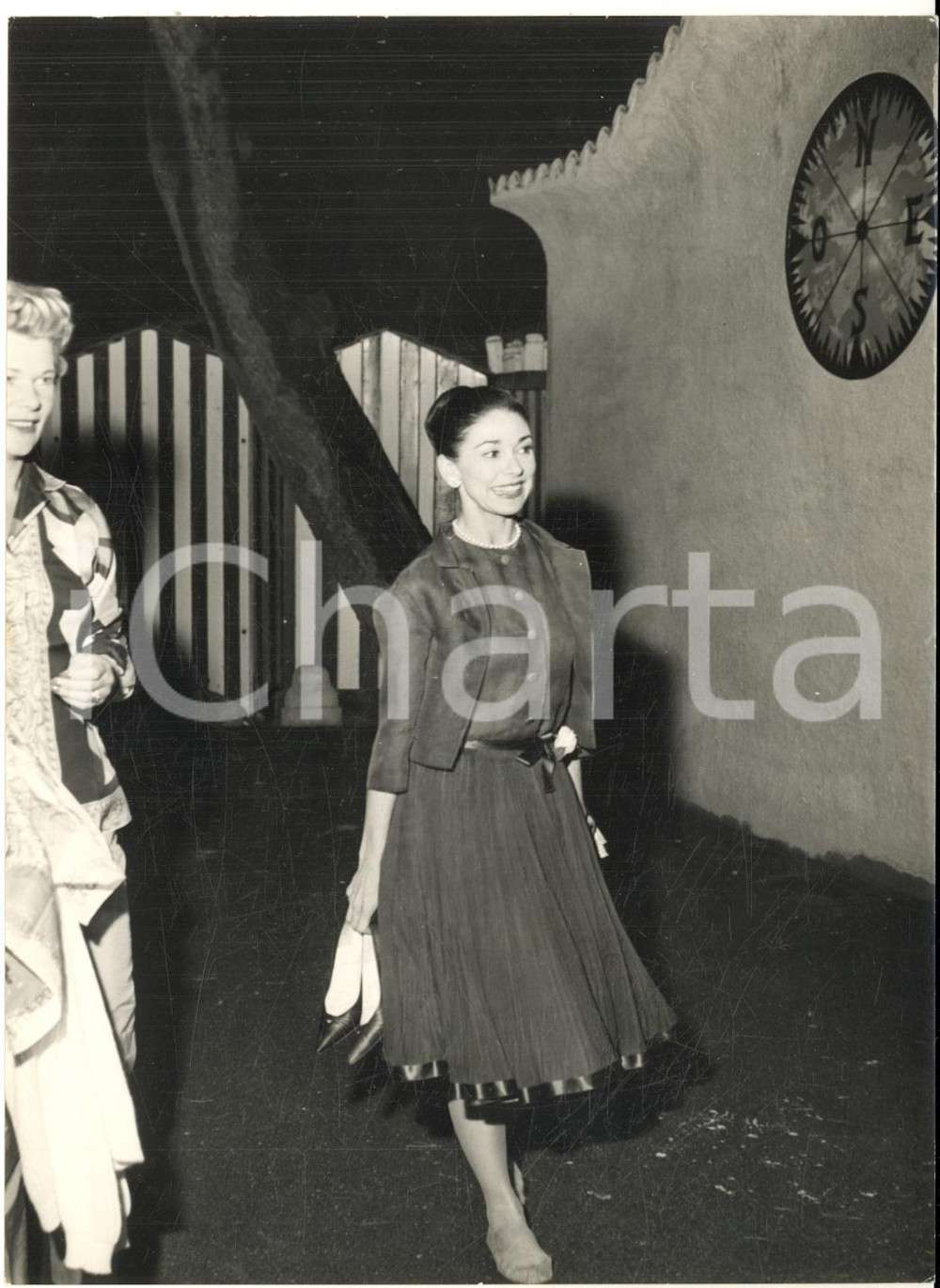 1961 PORTOFINO Margot FONTEYN torna al panfilo di ONASSIS dopo una festa *Foto