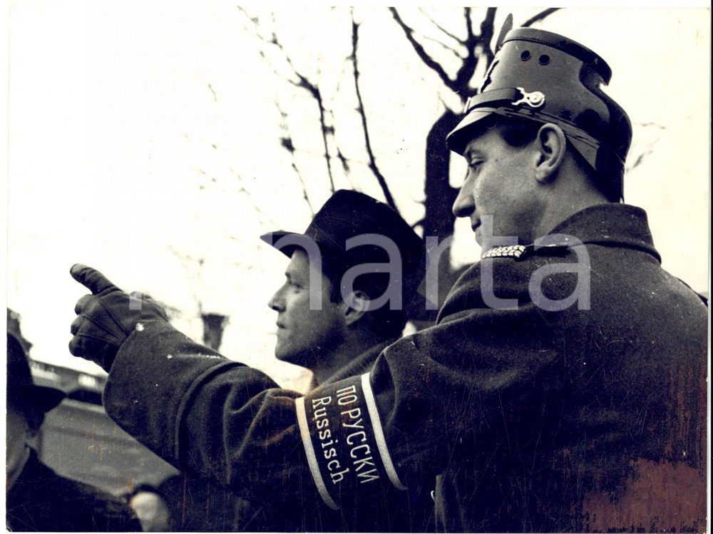1954 BERLIN CONFERENCE A policeman as translater for Russian language *Photo