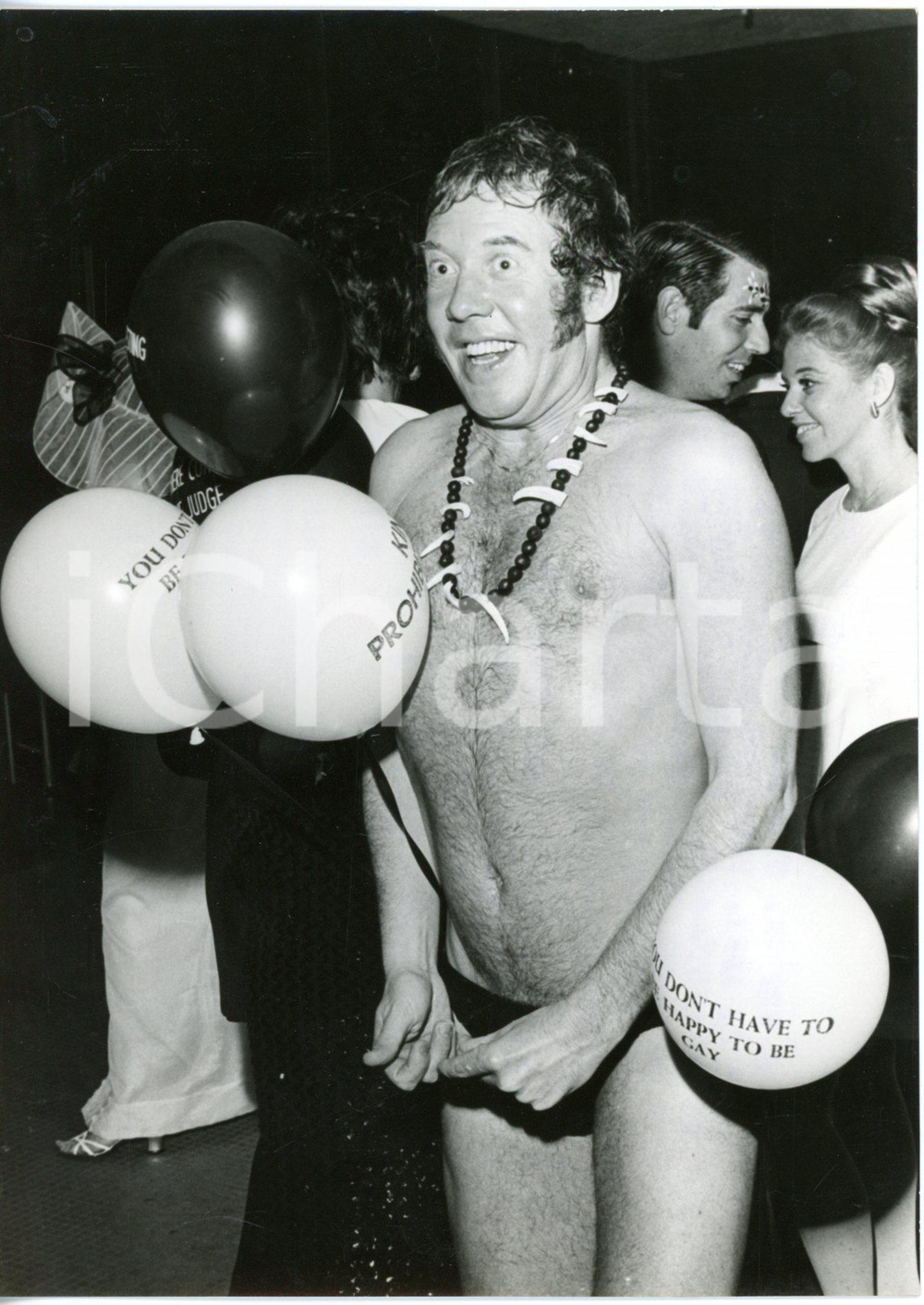 1968 USA Larry BARTSCHER a una festa in piscina organizzata da Errol WETSON 