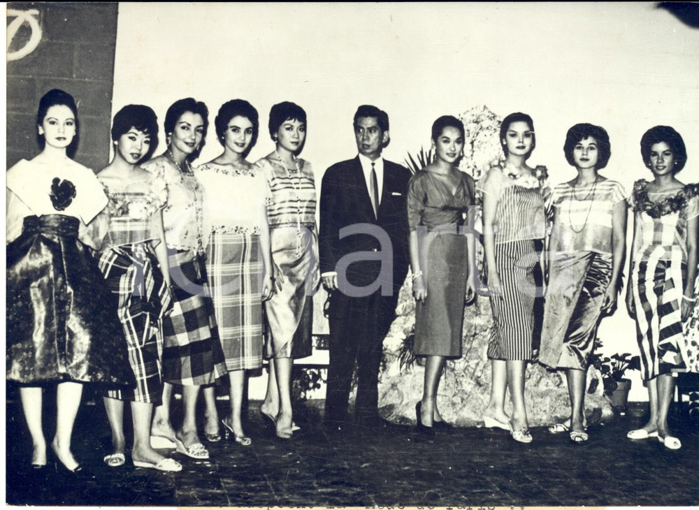 1959 FILIPPINE MODA Gruppo di modelle in partenza per Parigi *Foto 18x13