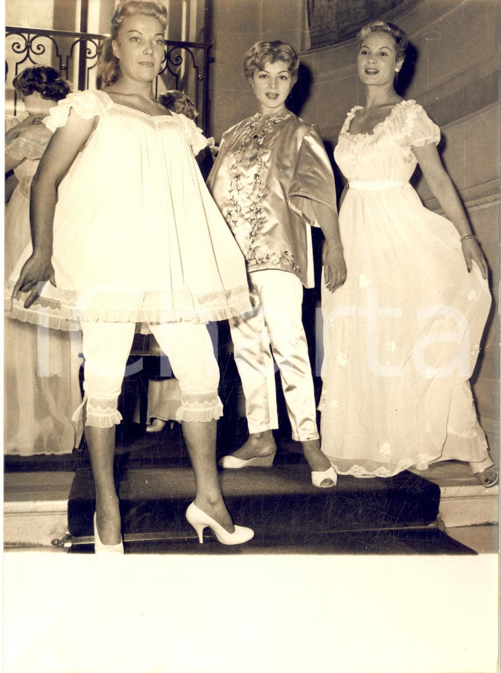 1957 PARIS MODE Présentation de lingeries féminines - Photo 13x18 cm