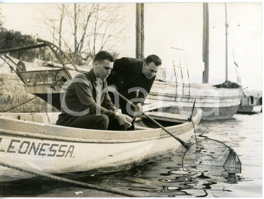 1959 BARBARANO DI SALÒ - CICLISMO Rik VAN LOOY Edgard SORGELOOS a pesca *Foto