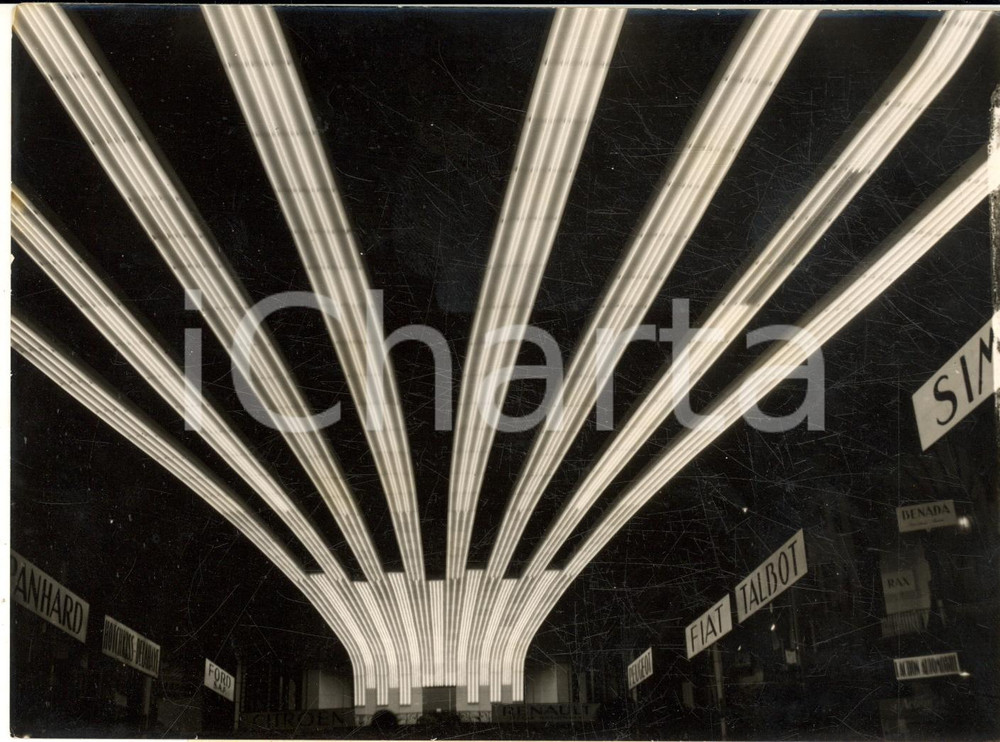 Fotografia d epoca originale 1954 PARIS Salon de l Auto  Le Grand Palais illuminé pour l inauguration Photo 1