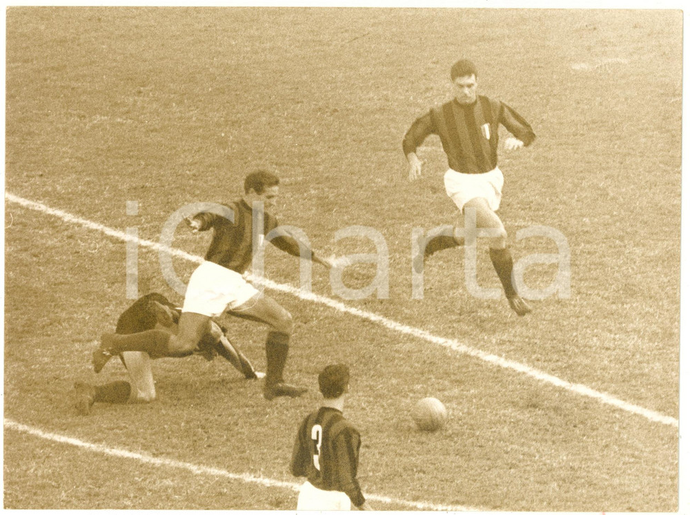 1959 MILANO CALCIO Inter-Milan 0-0 Azione di salvataggio di Giorgio GHEZZI 