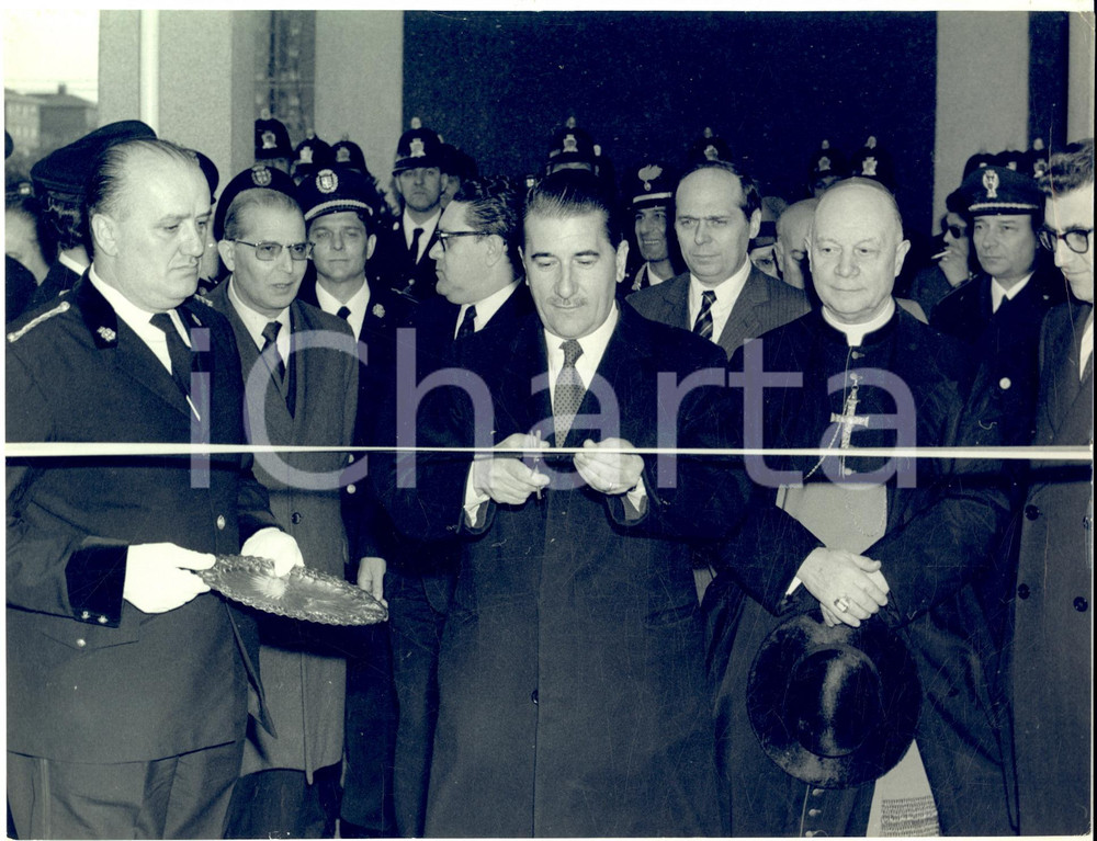 1970 ca MILANO Sindaco Aldo ANIASI al taglio del nastro - Foto 24x18 cm