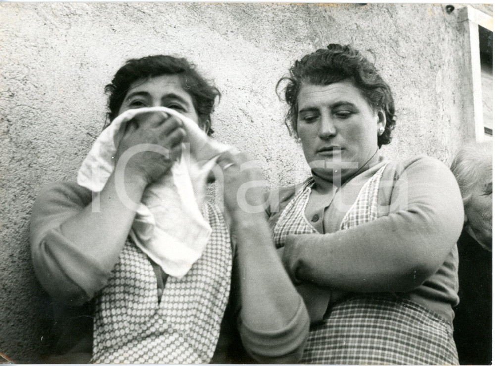 1956 TERRAZZANO DI RHO - Parenti di uno degli ostaggi dei fratelli SANTATO *Foto