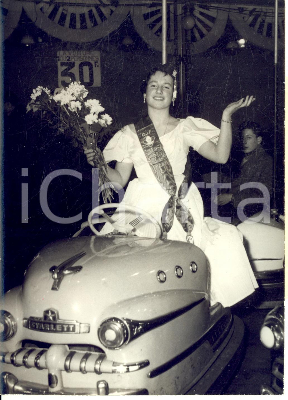 1956 PARIS Place Blanche - Liliane CHARLES mascotte des Forains *Photo 13x18 cm