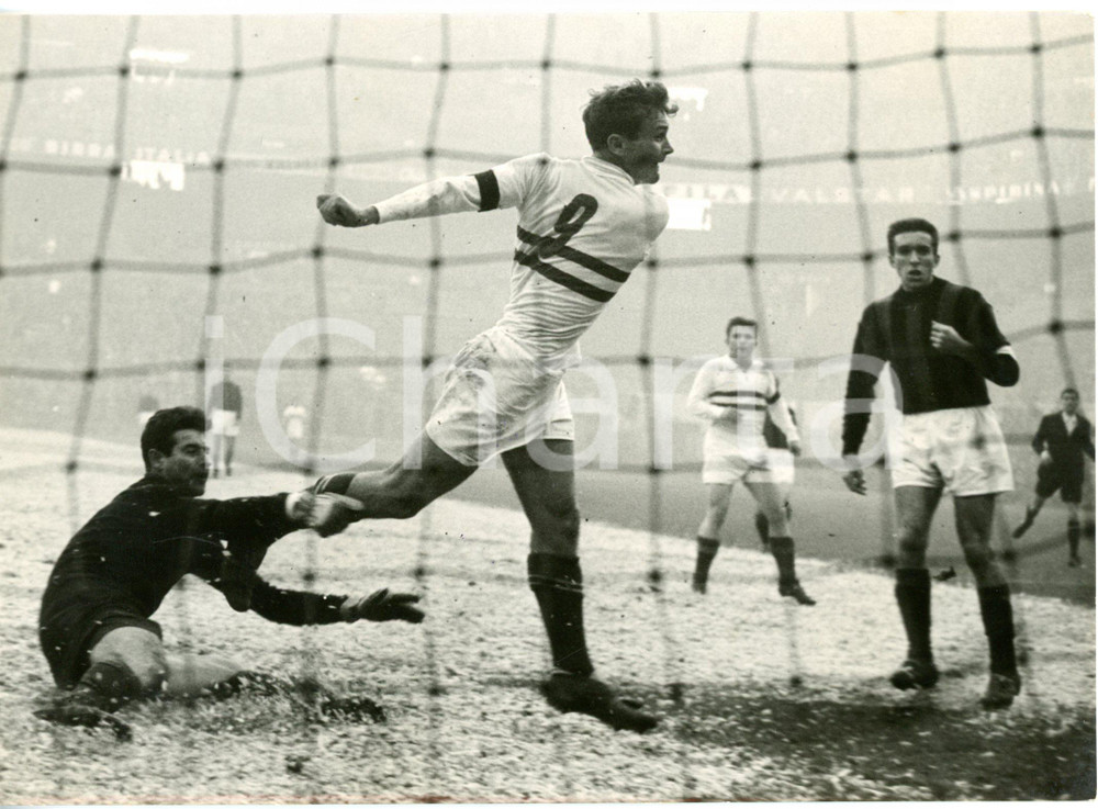 1956 MILANO CALCIO MILAN-HONVED Lajos TICHY sbaglia il goal del pareggio