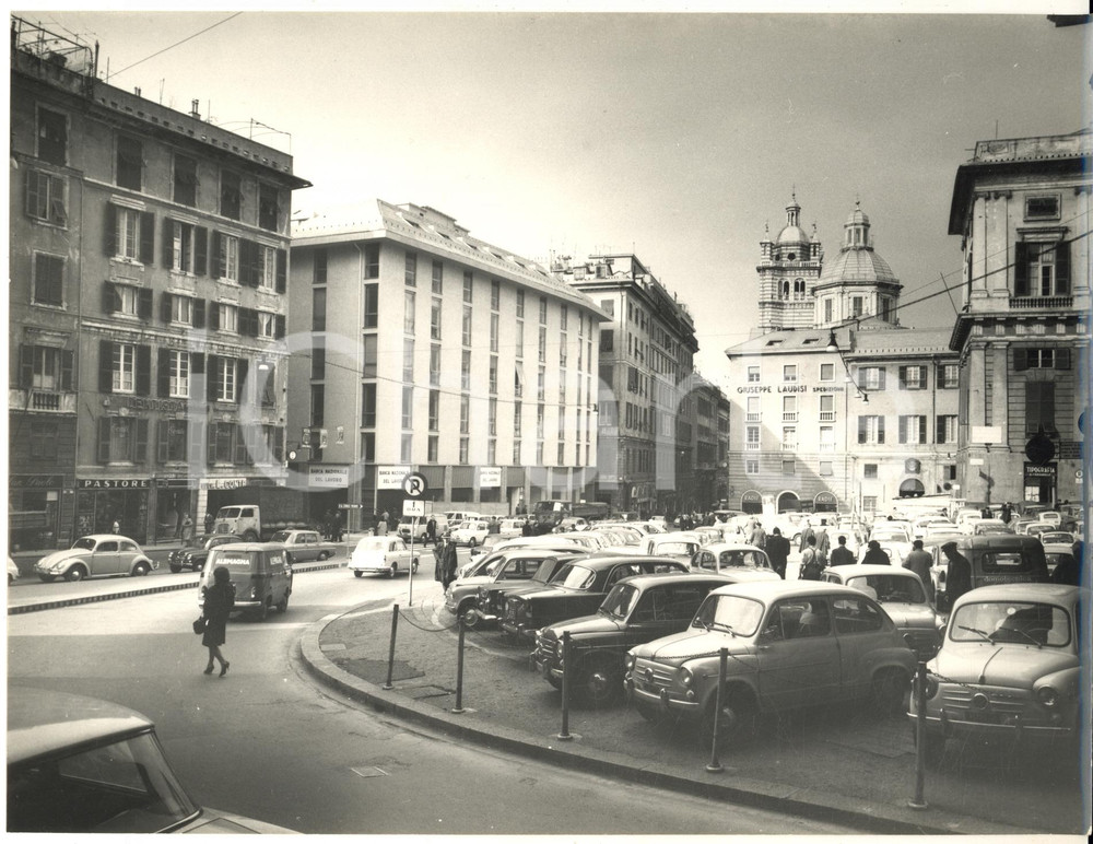 1970 ca GENOVA Veduta piazza Matteotti con Banca Nazionale del Lavoro - Foto