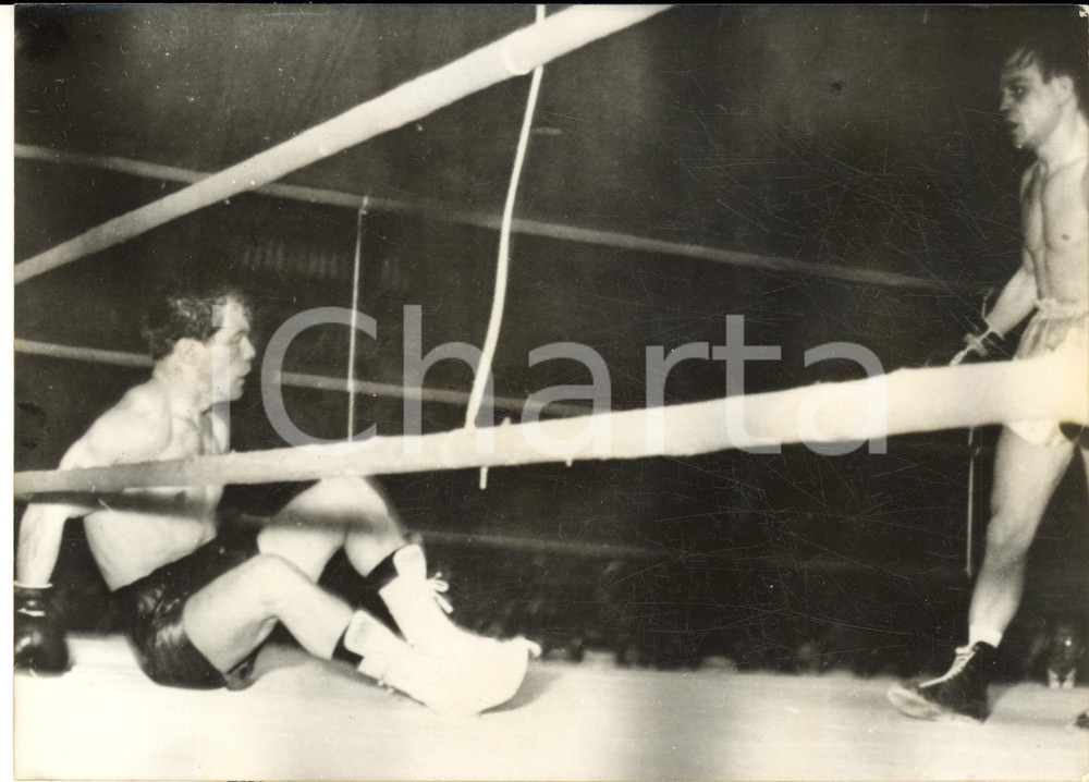 1960 PARIS BOXE Manolo GARCIA a terra per colpo di Gracieux LAMPERTI *Foto 18x13