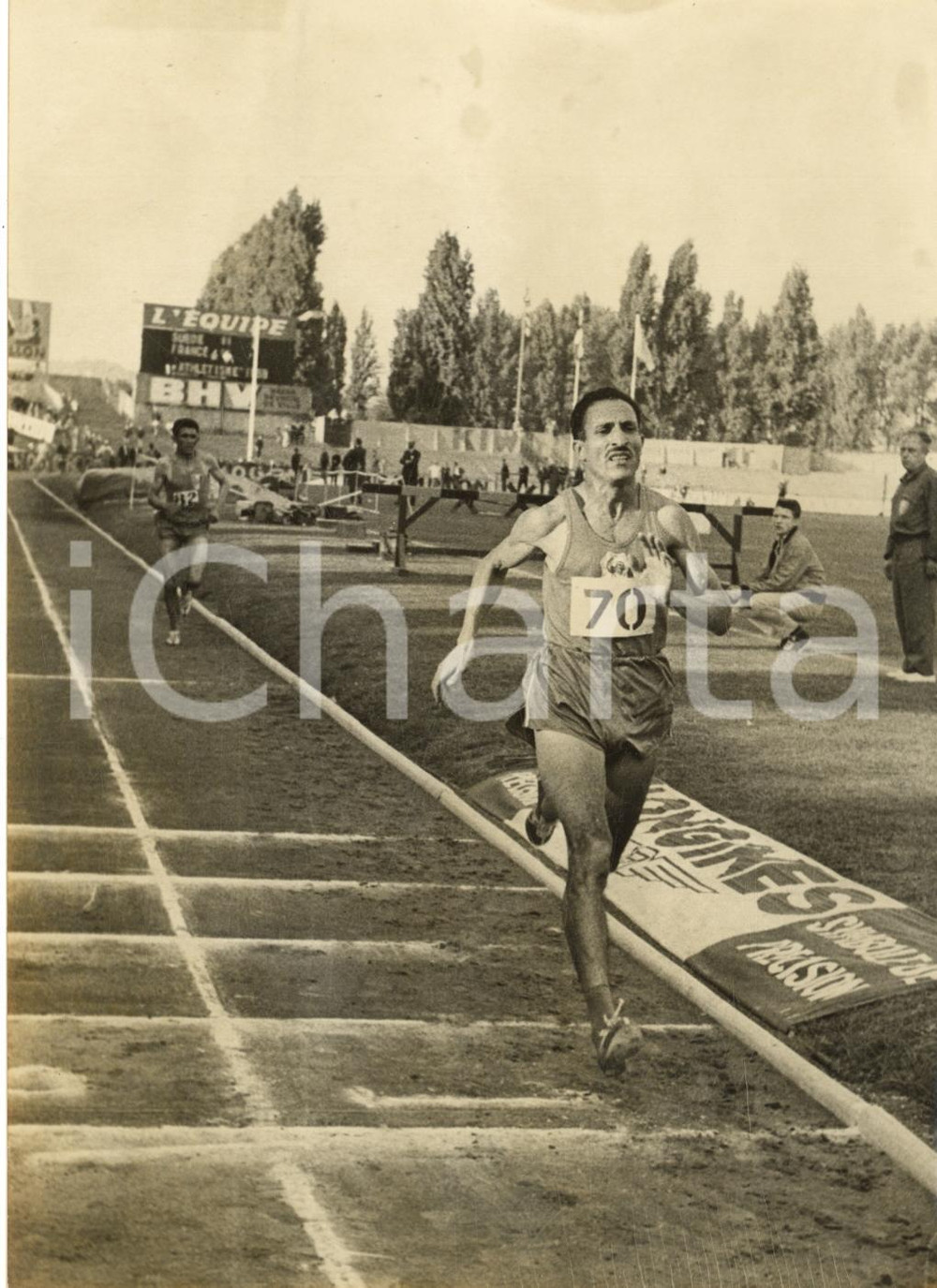 1959 PARIS ATHLETISME Arrivée de Alain MIMOIN vainqueur 10.000 mètres *Photo