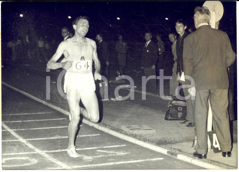 1962 PARIS ATHLETISME Michel JAZY bat record du monde 2000 mètres *Photo 18x13