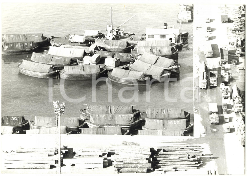 1970 GENOVA Veduta del porto con chiatte a riva * Fotografia 24x17 cm