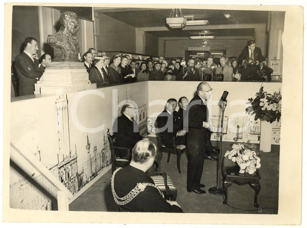 1955 LONDON Italian ambassador Vittorio ZOPPI opens ITALY IN KINGSTON exhibition