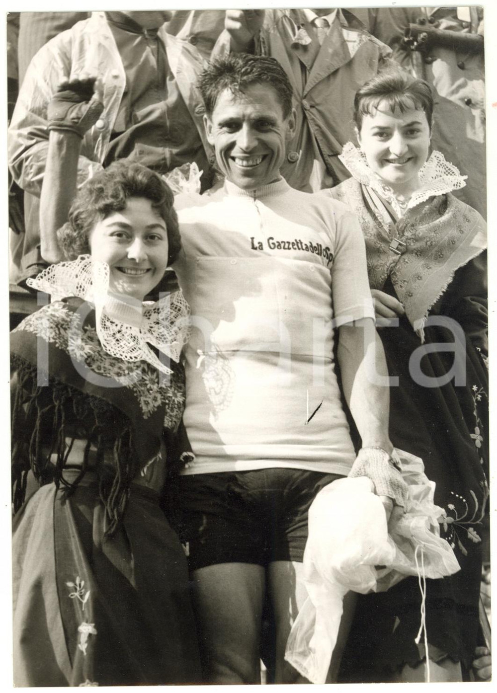 1957 SAINT-VINCENT CICLISMO 40° GIRO D'ITALIA Antonin ROLLAND in maglia rosa
