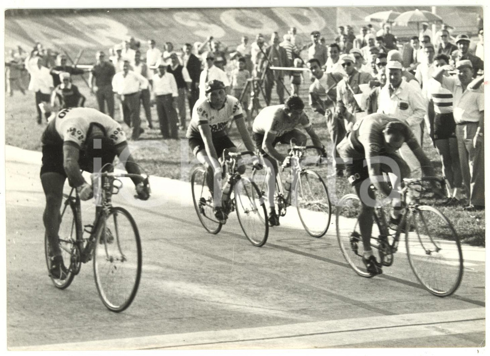 1958 PADOVA CICLISMO 31° GIRO DEL VENETO Vincitore Adriano ZAMBONI al traguardo